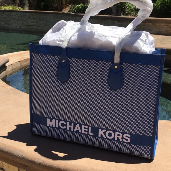 Michael Kors Large Tote - Picture 8 of 8